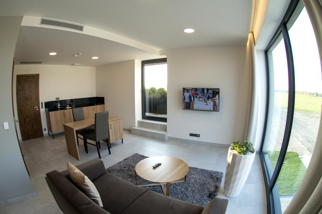 Mg Restaurace/Luxury Apartments Mladá Boleslav Esterno foto